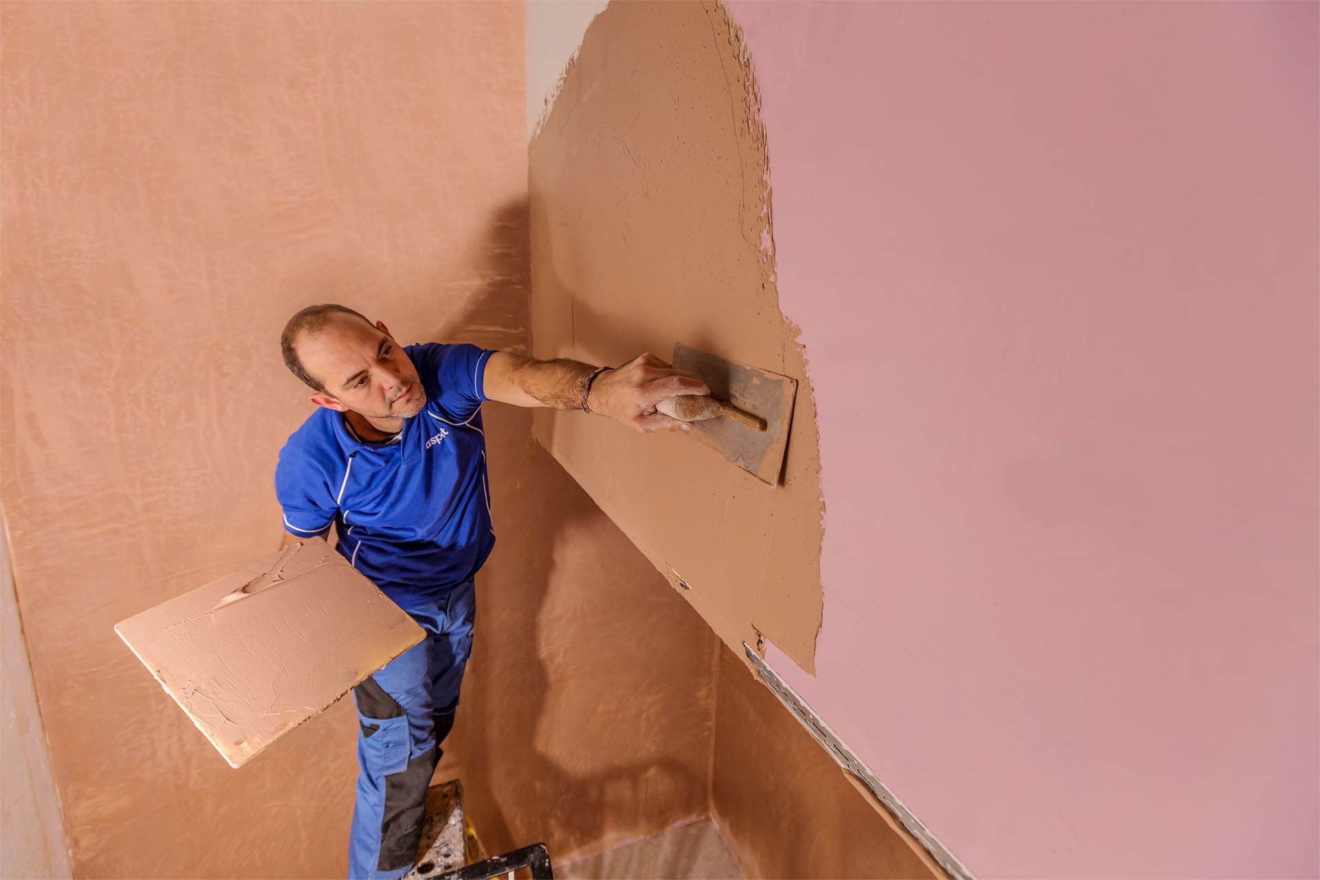 Plasterer in London | Trade Accredited Experts | Help Made Easy